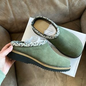Simple Clogs in Olive Suede